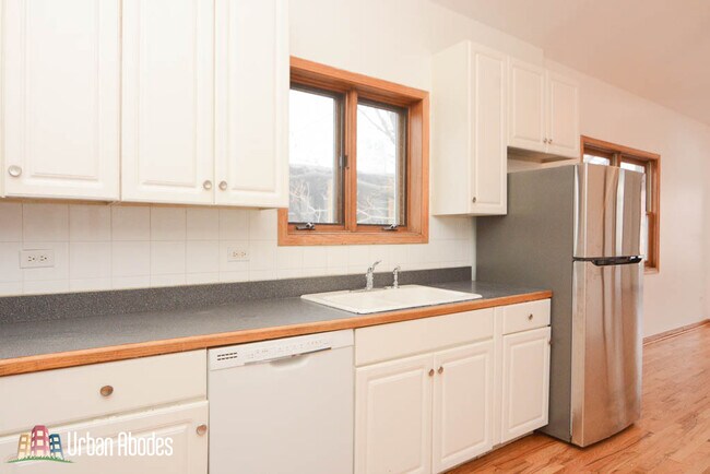 Building Photo - 2151 W Crystal St