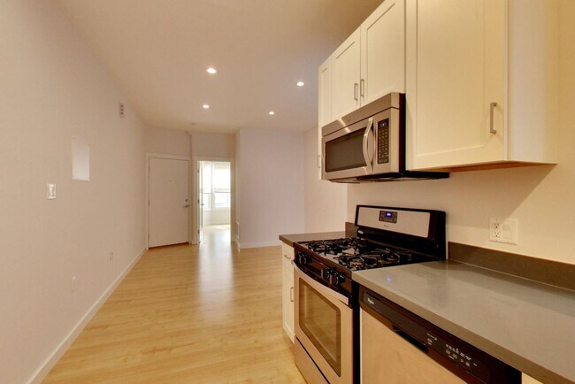 Foto del edificio - 716A Clementina Street-