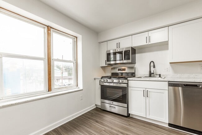 Building Photo - 601 E Warrington Ave