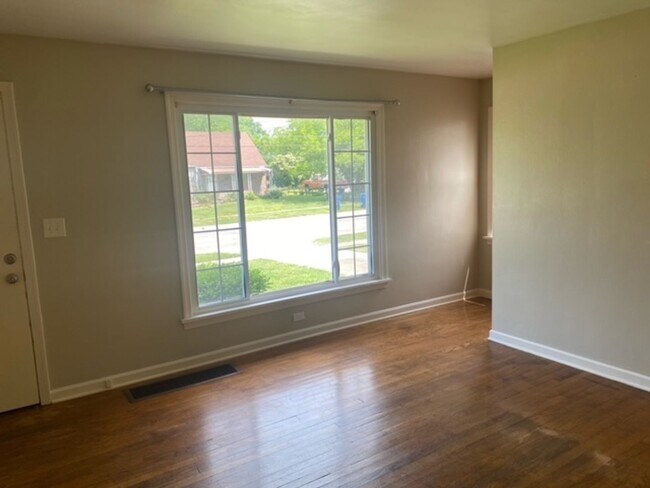 Foto del edificio - Charming 3 Bedroom 1 Bath Home on Eastside Of Lorain