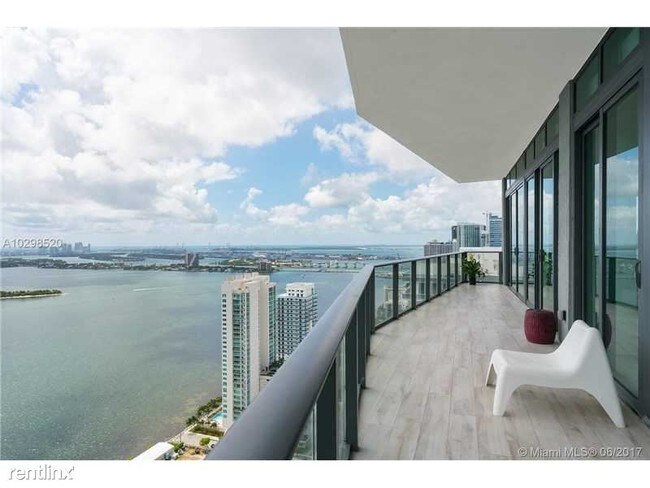 Foto del edificio - 460 NE 28th St