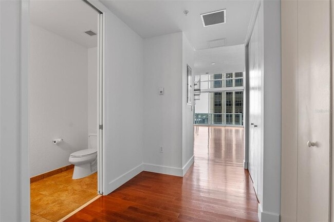 Building Photo - 150 E Robinson St