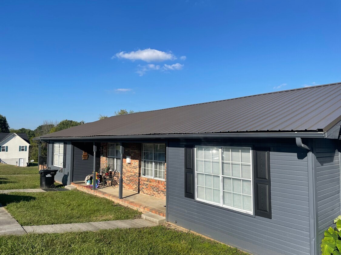 103 Sunray Dr NW, Dalton, GA 30721 Apartments in Dalton, GA