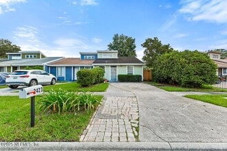 Building Photo - 2423 N Seabury Pl