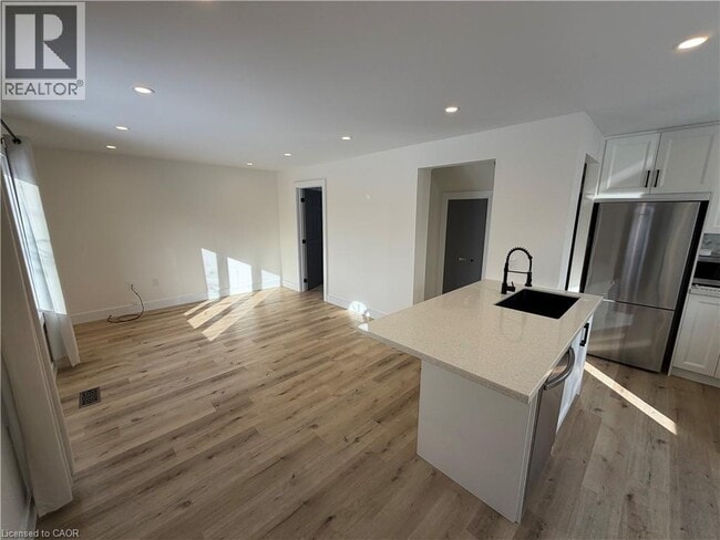 Building Photo - 137 Whitley St