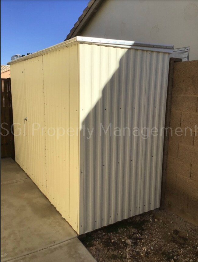 Building Photo - Northeast Mesa Property