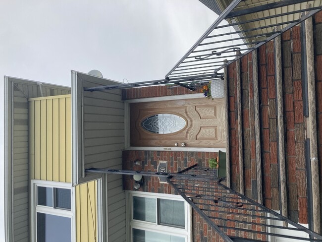 Building Photo - 920 Hampden St