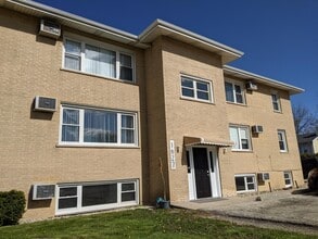 Building Photo - 1627 Grove Dr