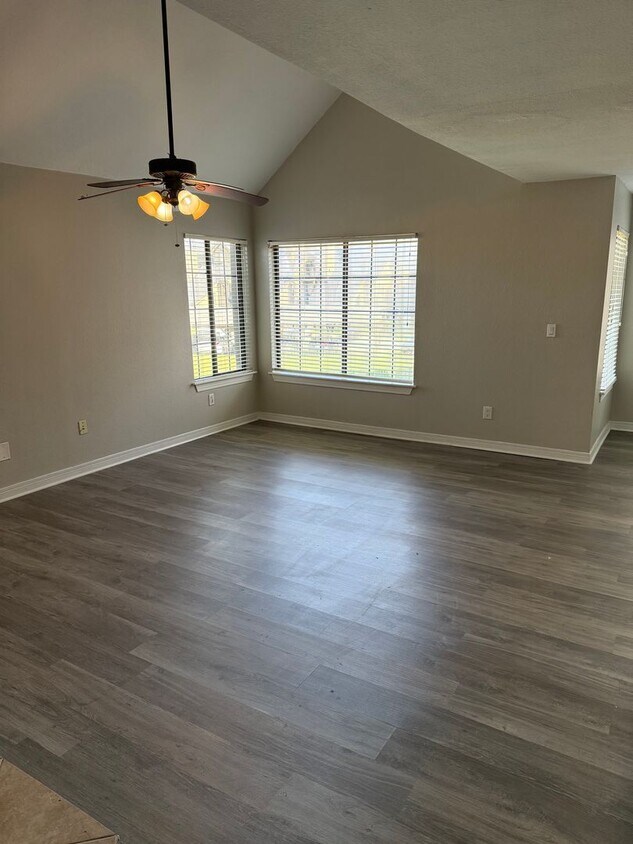 Foto del edificio - Newly Renovated 2 Bed 2 Bath