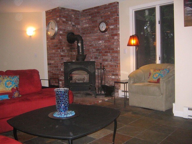 Building Photo - 18 Pleasant Dr