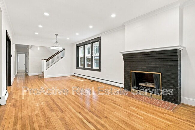 Foto del edificio - 734 Shirley Ave