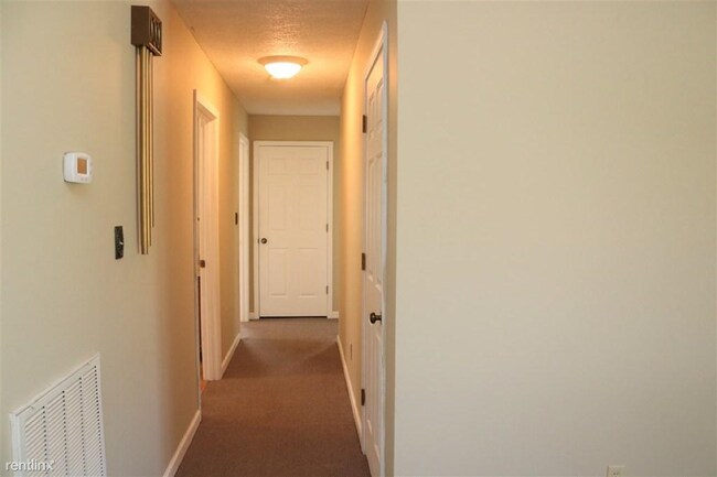 Foto del edificio - 380 Warden Ln
