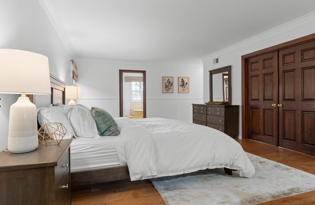 Foto del edificio - 16842 Harkness Cir