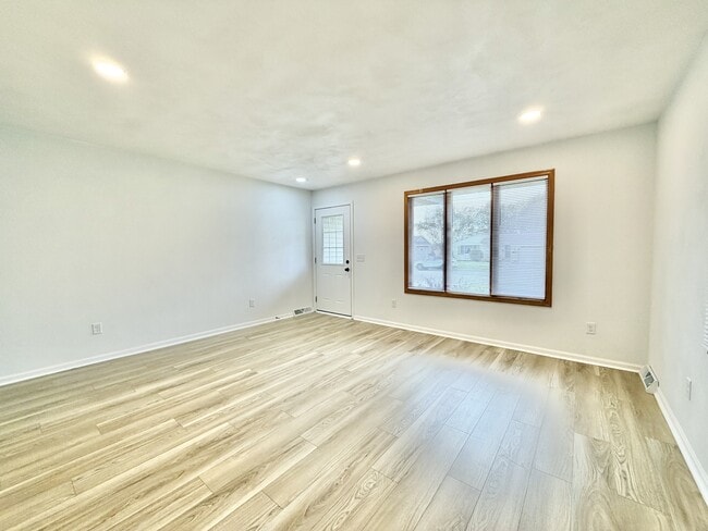 Foto del edificio - 1124-1126 Brown Dr