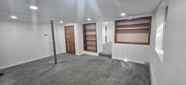 Building Photo - 51 Peconic St