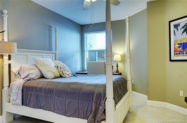 Building Photo - 975 NW Flagler Ave