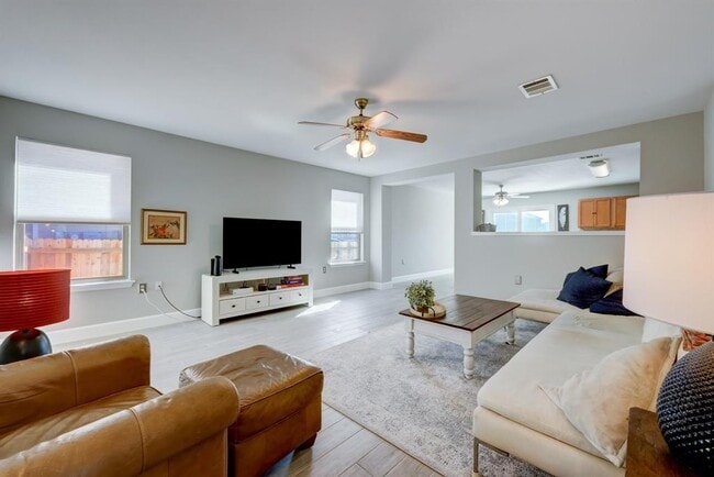 Building Photo - 5305 Viewpoint Dr