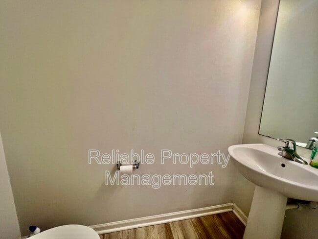 Foto del edificio - 7720 Averette Field Dr