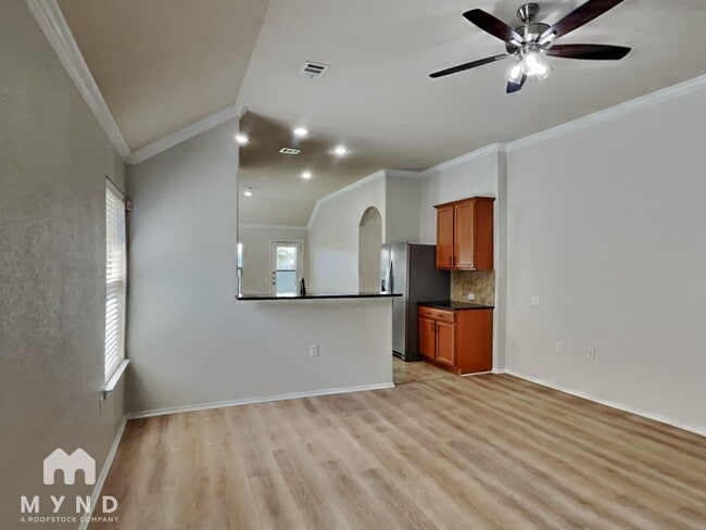 Building Photo - 5833 Zachary Scott St