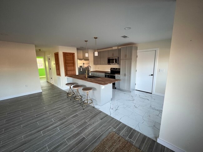 Building Photo - 100 Pecan Park Dr