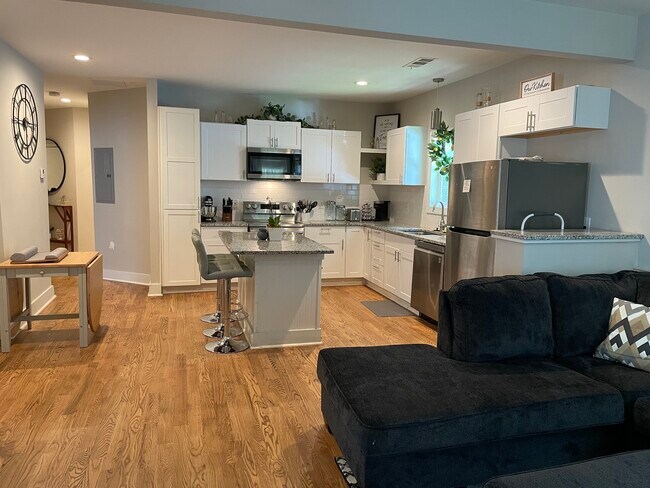Kitchen - 1885 Dunlap Ave