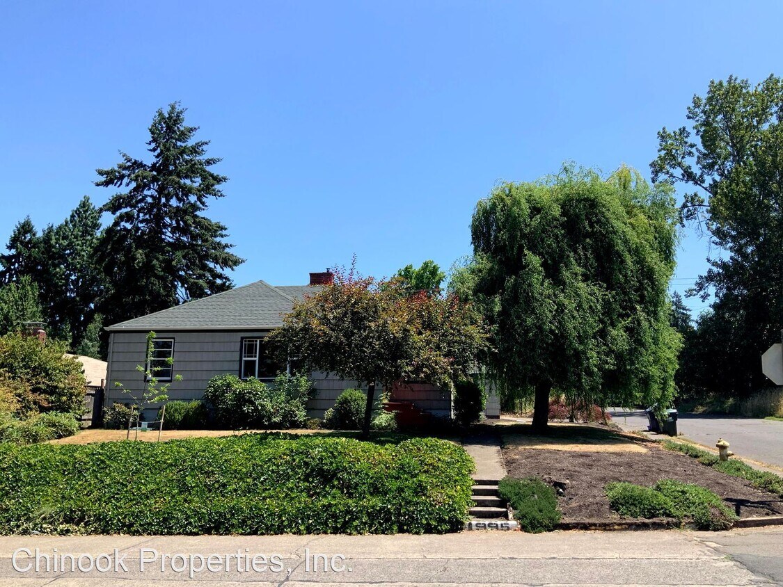 Primary Photo - 3 br, 1 bath House - 1995 Friendly Street