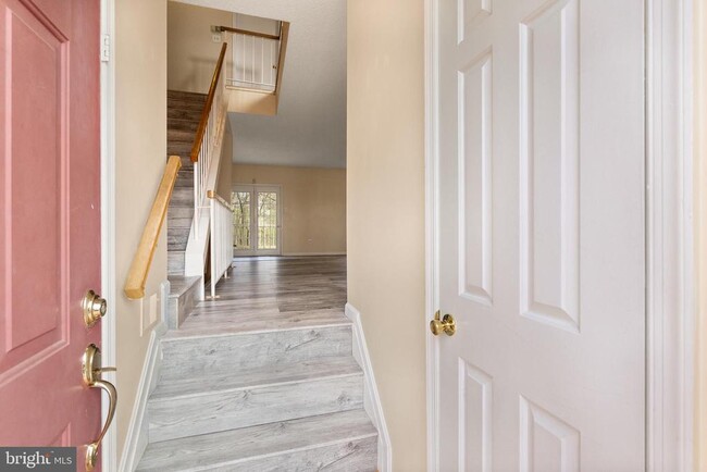 Building Photo - 7327 Sunrise Ct