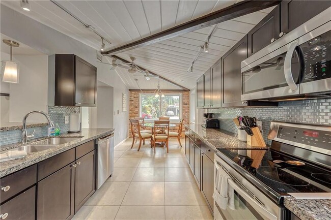 Building Photo - 1517 NE 17th Ter