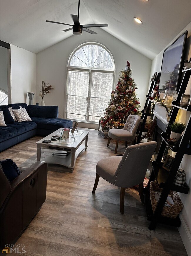 Foto del edificio - 171 Clyde Cole Rd