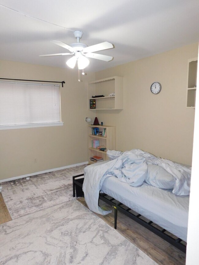 Foto del edificio - UT condo for lease