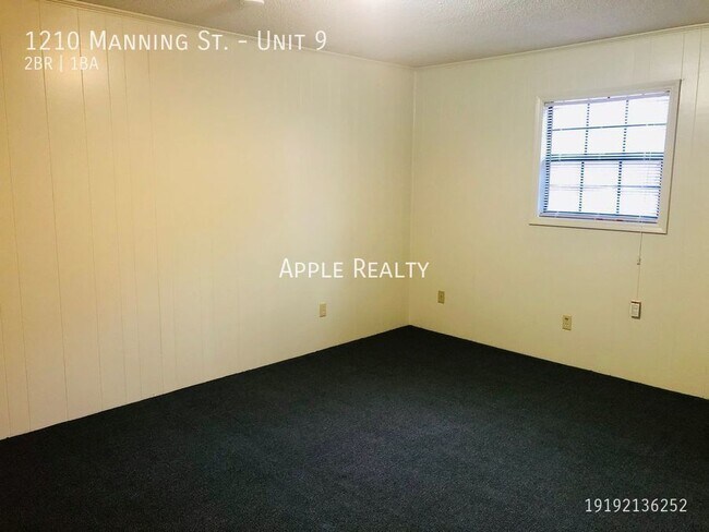 Building Photo - Newly Updated 2 Bedroom Apartment