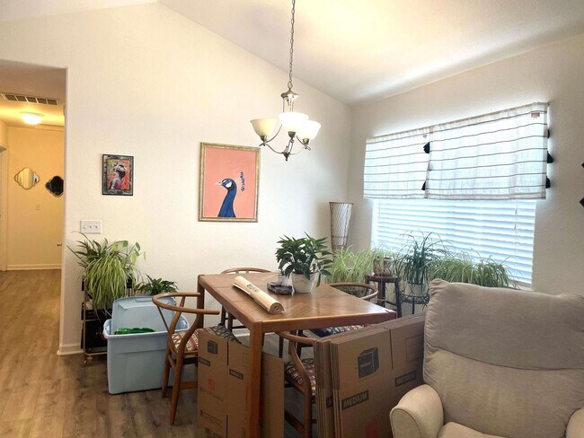 Foto del edificio - 3 bedroom, 2 bath in Grass Valley, CA 95945