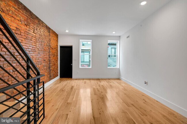 Building Photo - 1523 S Lambert St