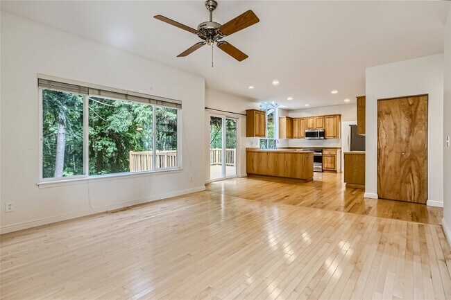 Foto del edificio - Spacious 4-Bedroom Home in Kenmore | Private Greenbelt Setting + Landscaping Included