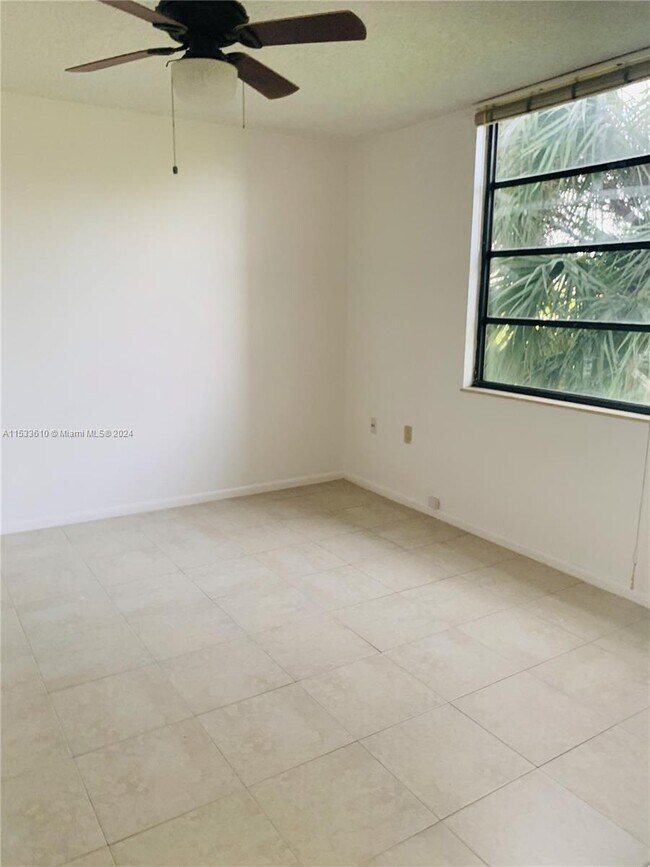 Foto del edificio - 1514 Whitehall Dr