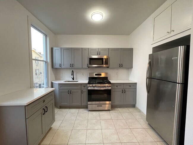 Kitchen - 12 Suydam St