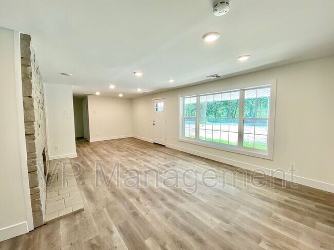 Foto del edificio - 440 Dipping Hole Rd