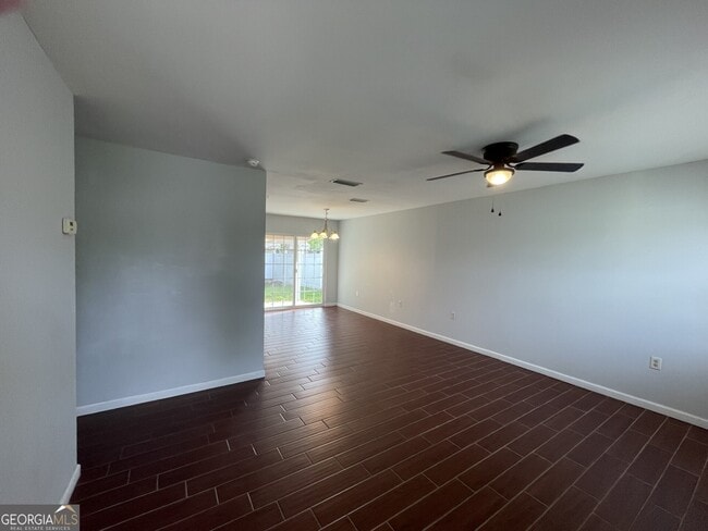 Building Photo - 542 Chateau Cir