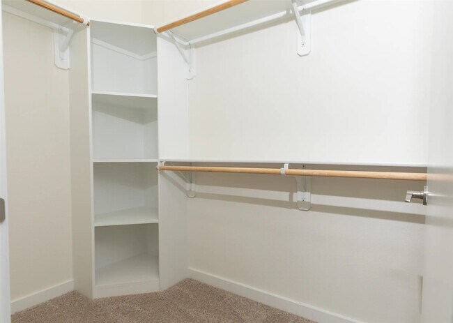 Building Photo - 1690 North Loop