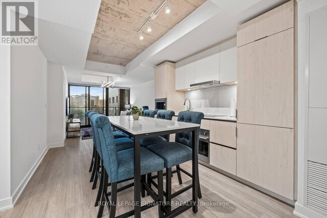 Building Photo - 47 Mutual St