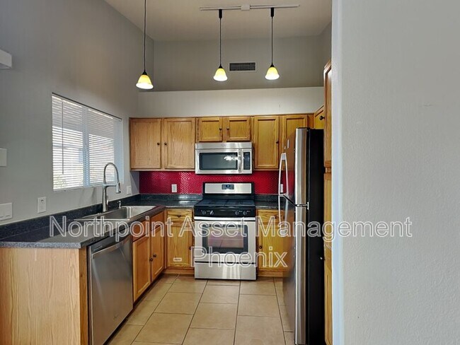 Foto del edificio - 16132 W Lincoln St