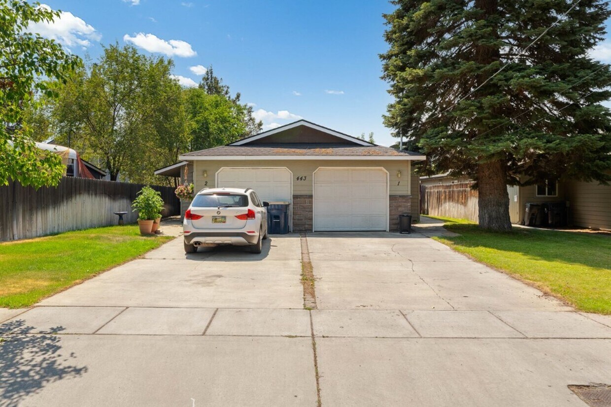 Foto principal - 443 NE Clay Ave
