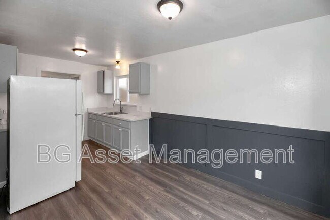 Foto del edificio - 212 Westwood St