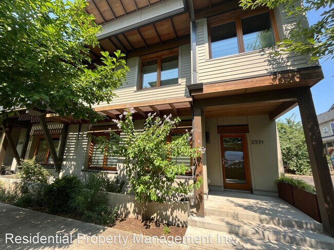 Foto del edificio - 3 br, 2 bath House - 2531 SE Ankeny Street