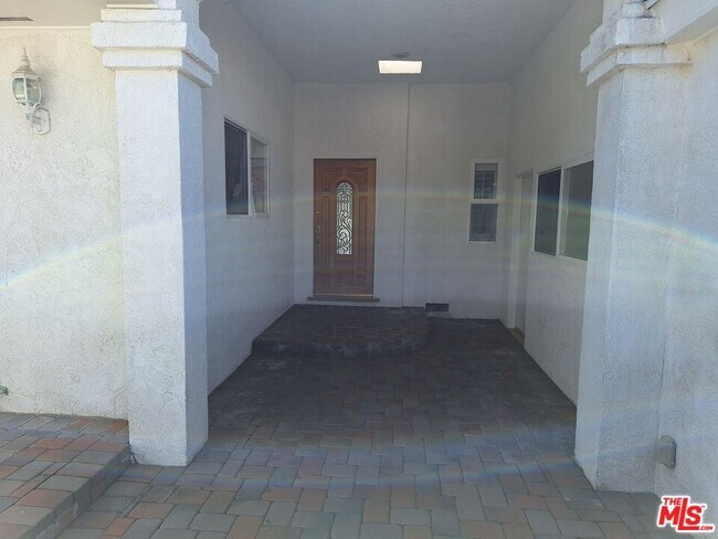 Foto del edificio - 7539 Denrock Ave