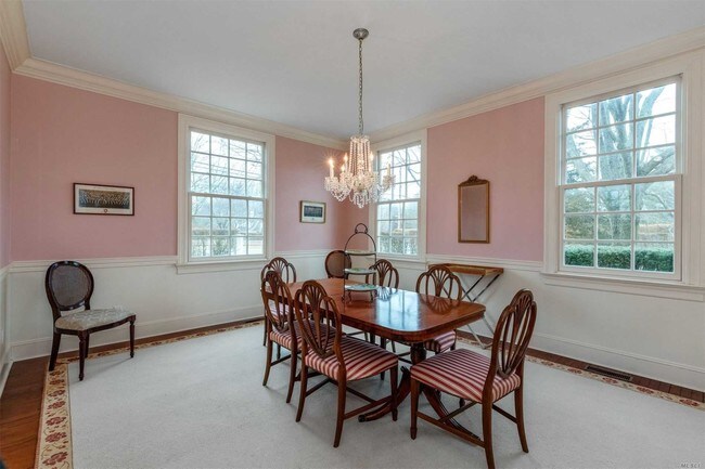 Building Photo - 109 Quogue St