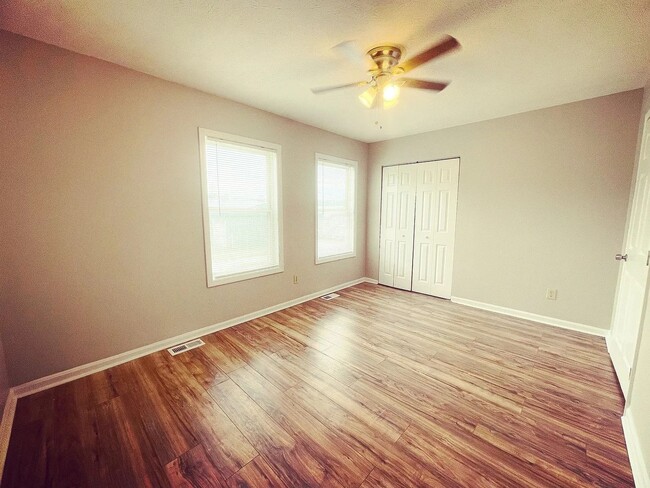 Foto del edificio - 2-Bedroom Townhome Minutes from Downtown N...