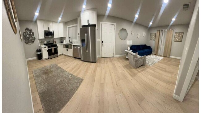 Foto del edificio - 321 W Park Ave