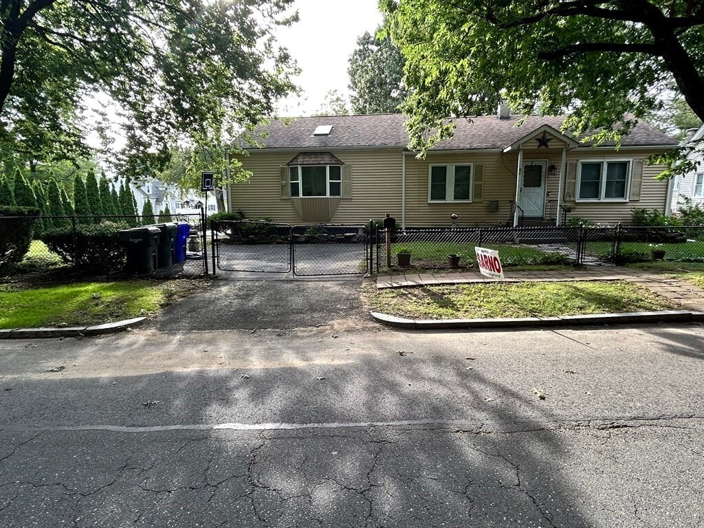 80 St James Cir, Springfield, MA 01104 House Rental in Springfield