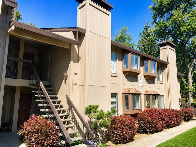 Building Photo - 5333 Primrose Dr